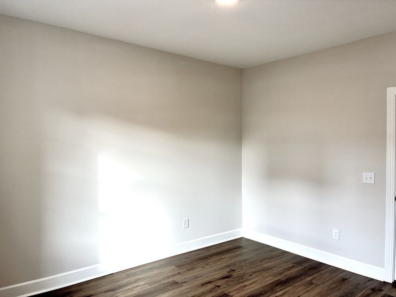 Spacious, unfurnished interior of a new home in Holly Ridge, Greenville (Image 22).