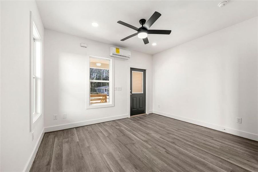 Spacious, unfurnished interior of a new home in , Atlanta (Image 10).