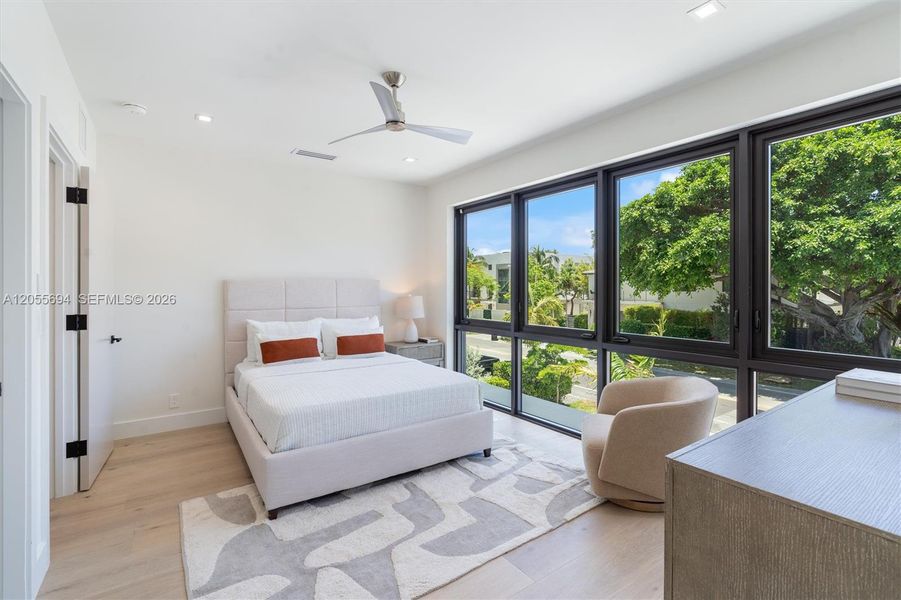 Furnished interior view inside a new home in , Fort Lauderdale (Image 52).
