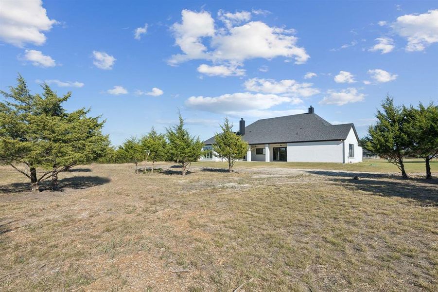 Exterior details and patio area of a home in , Waxahachie (Image 4).