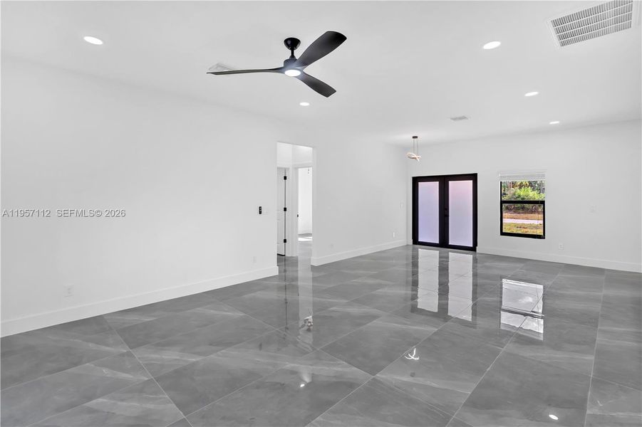 Spacious, unfurnished interior of a new home in , Lehigh Acres (Image 18).