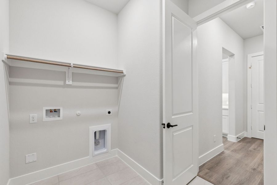 Spacious, unfurnished interior of a new home in Dove Hollow, Waxahachie (Image 23). Spacious, unfurnished interior of a new home in Dove Hollow, Waxahachie (Image 23).