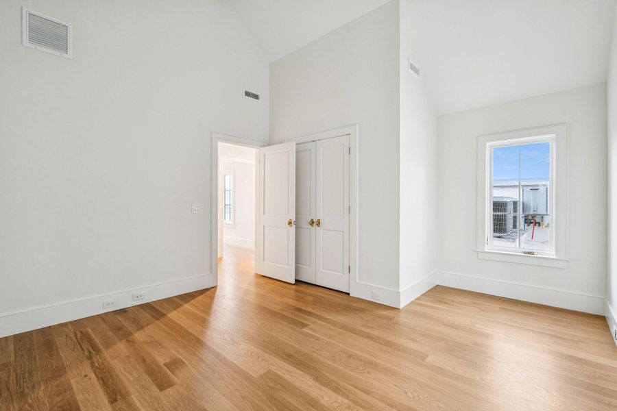 Spacious, unfurnished interior of a new home in , Charleston (Image 50).