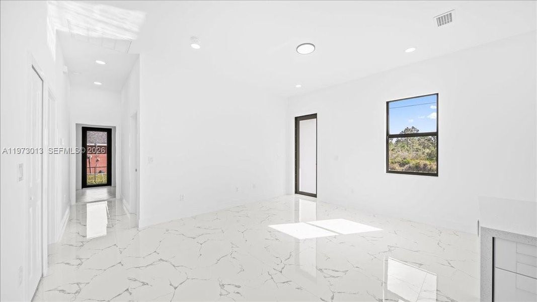 Spacious, unfurnished interior of a new home in , Lehigh Acres (Image 25).