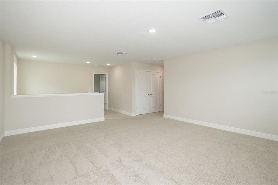 Spacious, unfurnished interior of a new home in Pasadena Woods, Dade City (Image 12).
