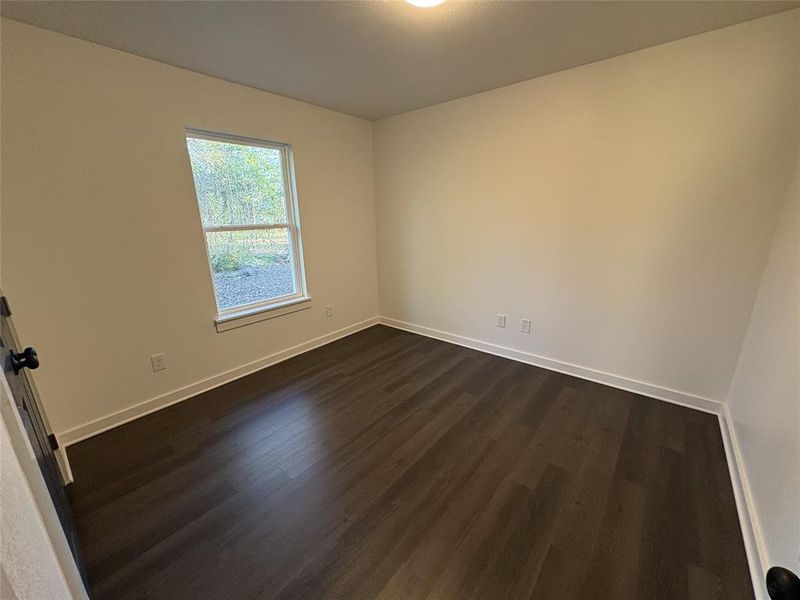 Spacious, unfurnished interior of a new home in , Mineola (Image 8).