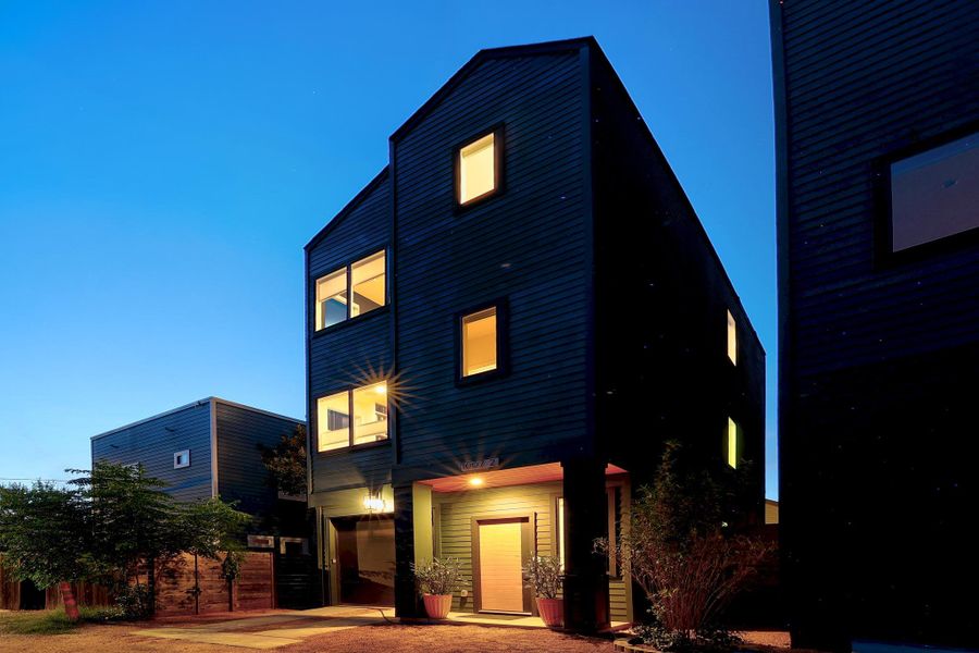 Condo located in Austin, TX showcasing its design and architecture (Image 3).