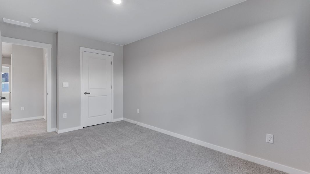 Spacious, unfurnished interior of a new home in Horizon Uptown, Aurora (Image 19).