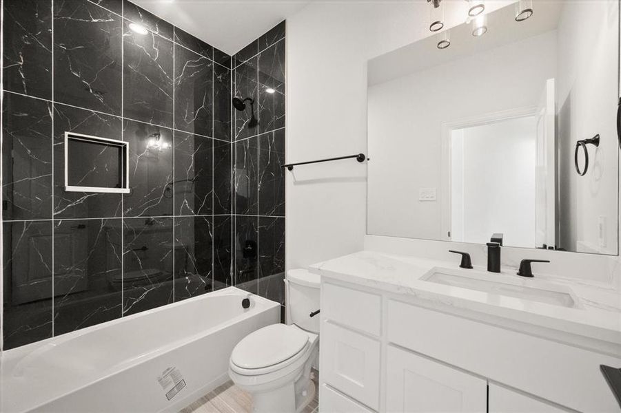 Furnished interior view inside a new home in , Corsicana (Image 11).