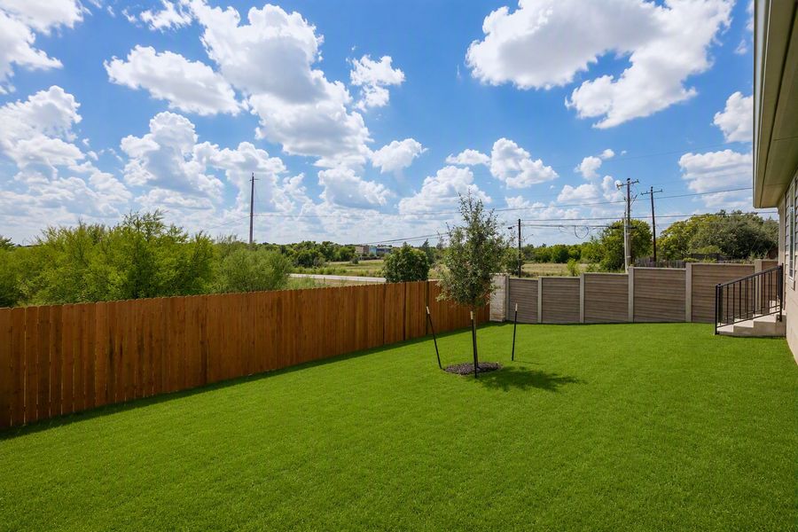 Exterior details and patio area of a home in Lisso, Pflugerville (Image 25).