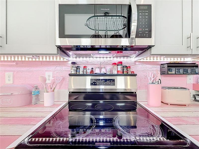 Close-up of interior finishes inside a home in Rhett's Ridge, Apopka (Image 24).
