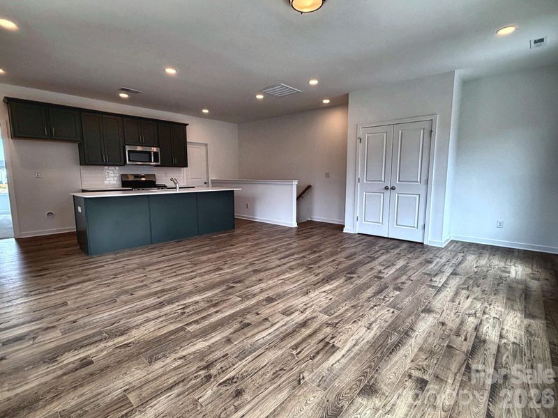 Spacious, unfurnished interior of a new home in , Charlotte (Image 6).