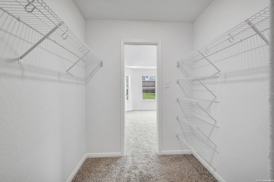 Spacious, unfurnished interior of a new home in Mesquite Ridge, San Antonio (Image 34).