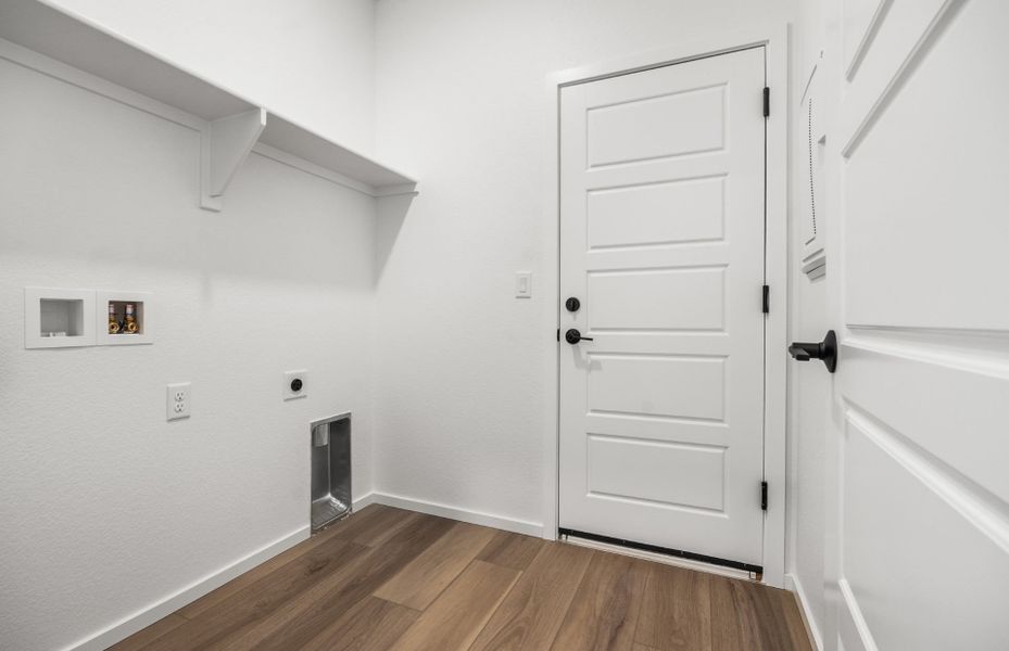 Spacious, unfurnished interior of a new home in Wolf Creek Run West, Strasburg (Image 15).