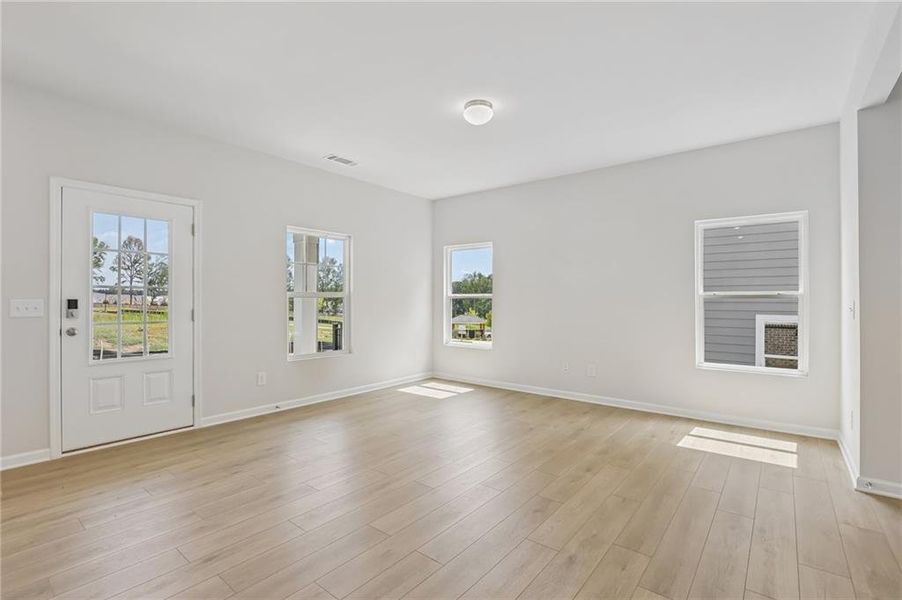 Spacious, unfurnished interior of a new home in Magnolia Trace, Flowery Branch (Image 15).