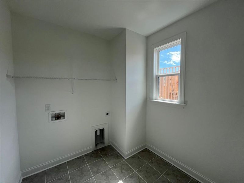 Spacious, unfurnished interior of a new home in East Harbor II at Chestatee, Dawsonville (Image 26).