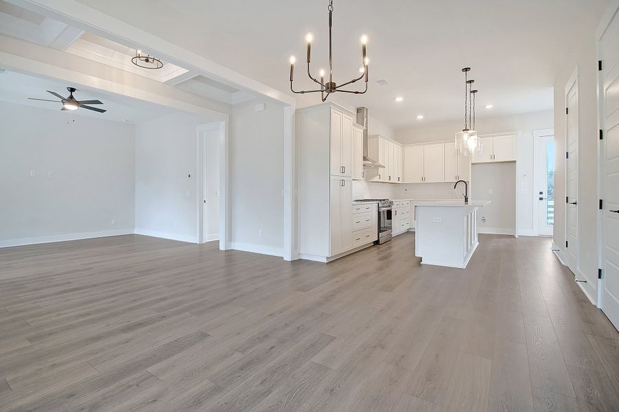 Spacious, unfurnished interior of a new home in Harbor Oaks Marina, Myrtle Beach (Image 8).