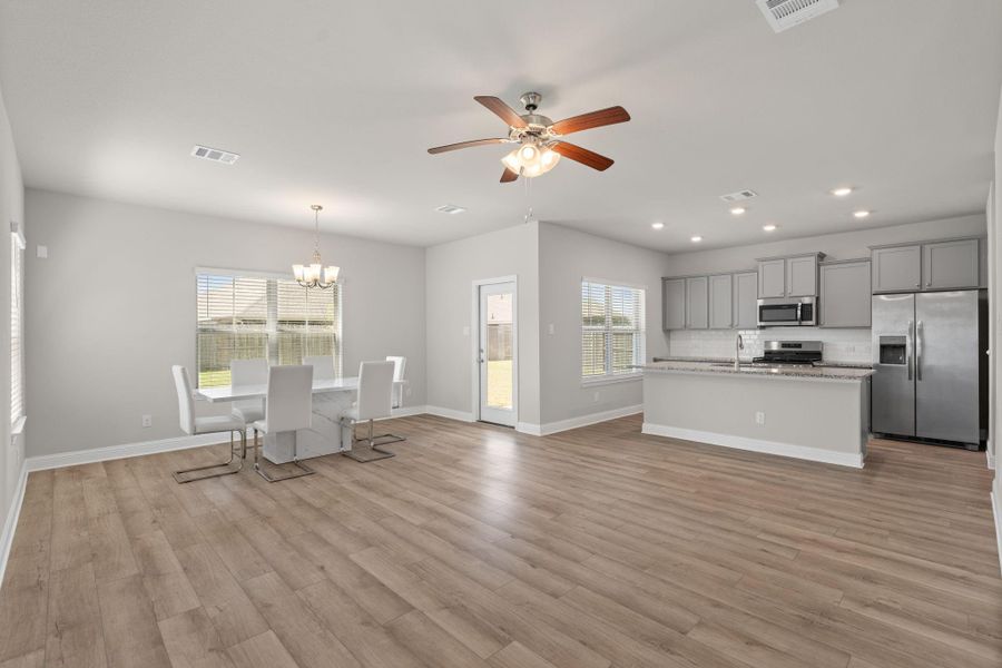Spacious, unfurnished interior of a new home in Sunterra, Katy (Image 19).