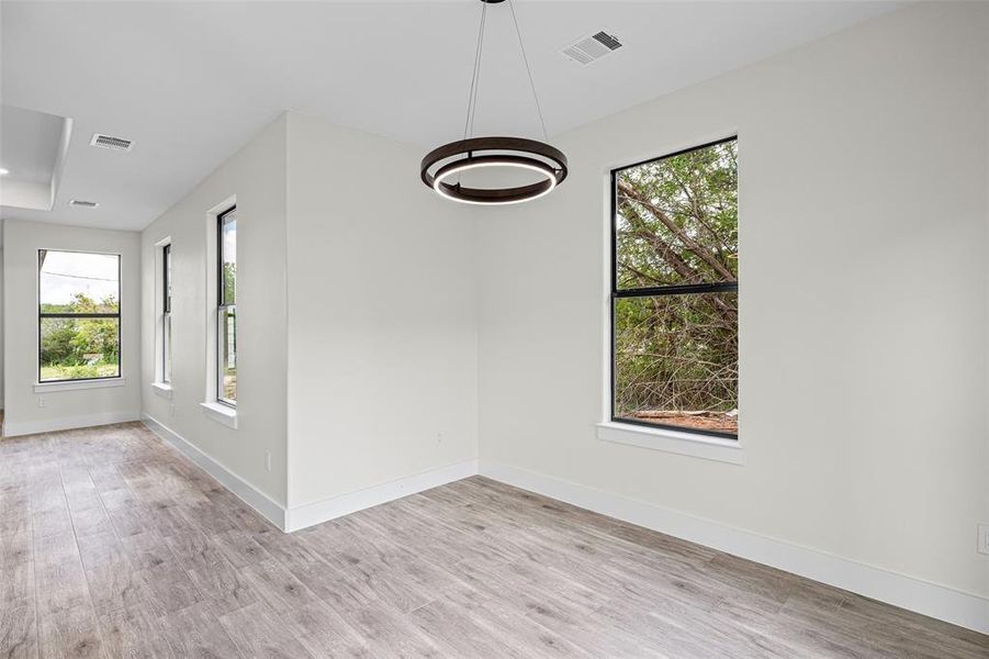 Spacious, unfurnished interior of a new home in , Granbury (Image 15).