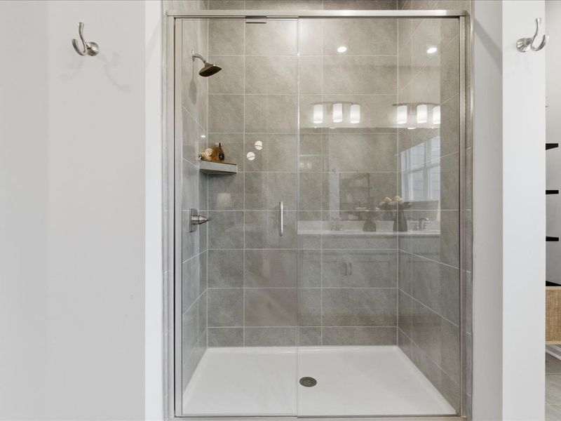 Representative interior finishes for a home built from the Avett by Tri Pointe Homes in Ellis Townes, Charlotte (Image 20).