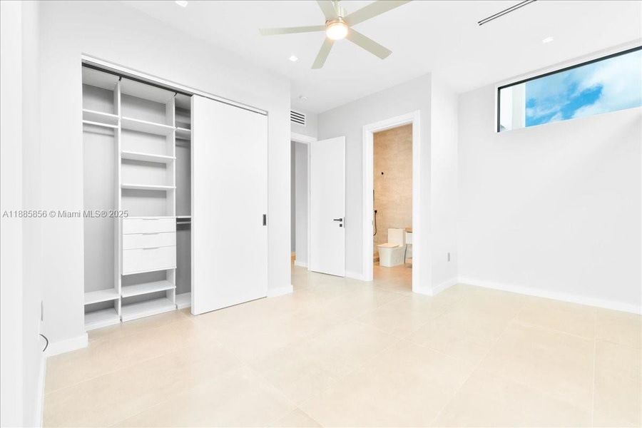 Spacious, unfurnished interior of a new home in , Miami (Image 12).