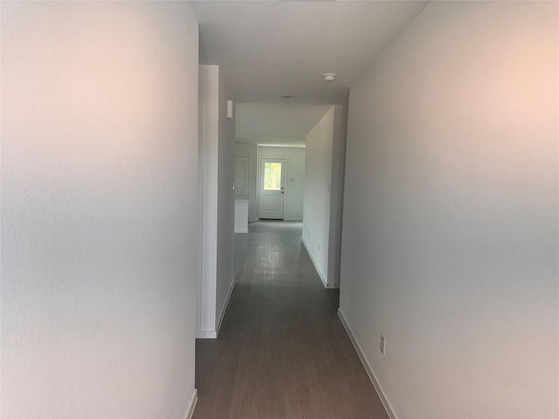 Spacious, unfurnished interior of a new home in Pinewood Trails, Cleveland (Image 11).