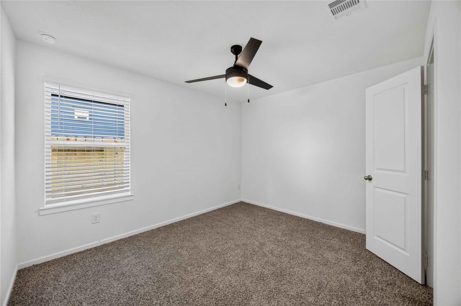 Spacious, unfurnished interior of a new home in Allison Park, Houston (Image 14). Spacious, unfurnished interior of a new home in Allison Park, Houston (Image 14).