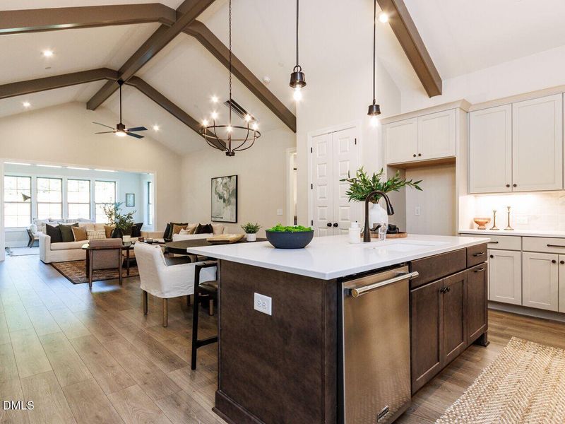 010-1280x960-kitchen