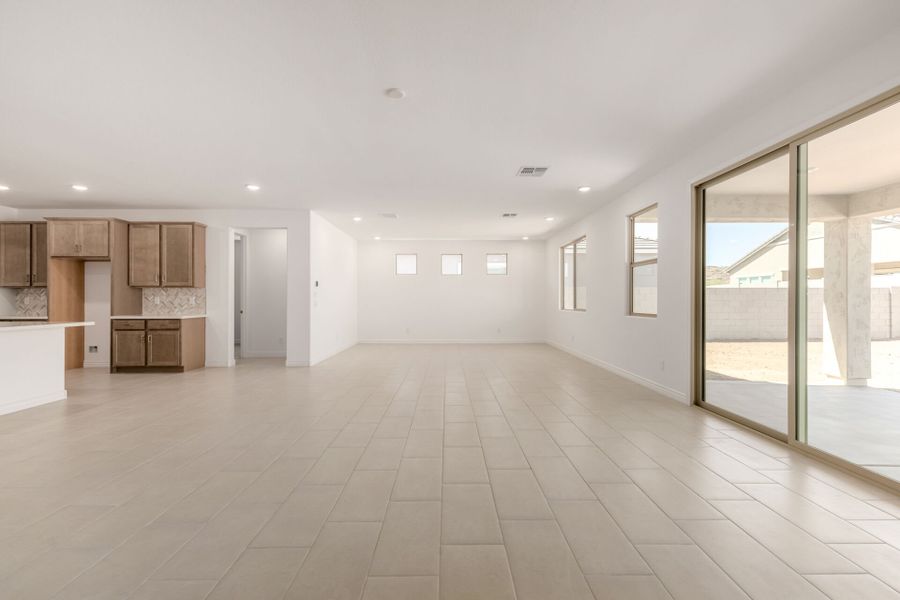 Spacious, unfurnished interior of a new home in Miravida, Surprise (Image 9).