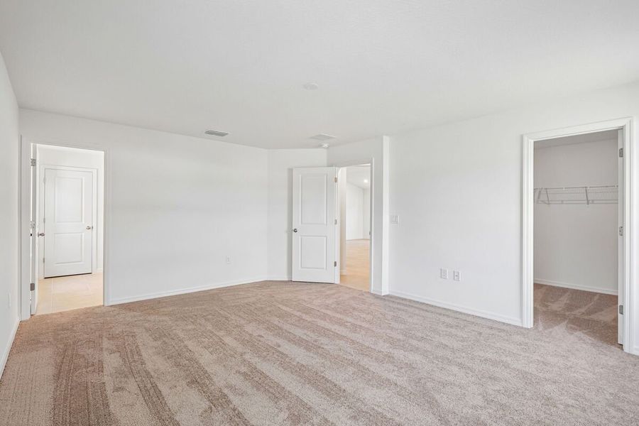 Spacious, unfurnished interior of a new home in The Preserve at Legends Pointe II, Hudson (Image 12).