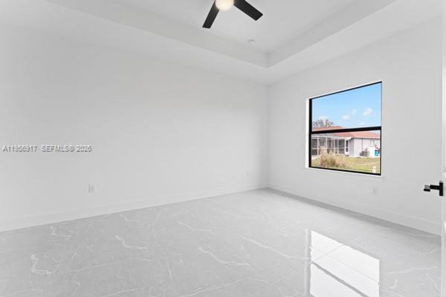 Spacious, unfurnished interior of a new home in , Lehigh Acres (Image 13).