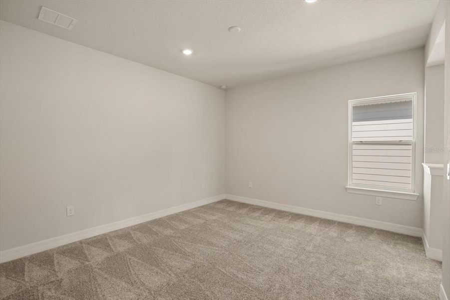 Spacious, unfurnished interior of a new home in , Orlando (Image 40).