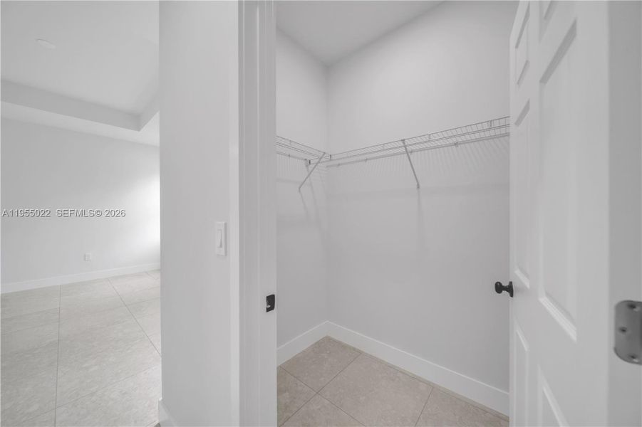 Spacious, unfurnished interior of a new home in , Lehigh Acres (Image 24).