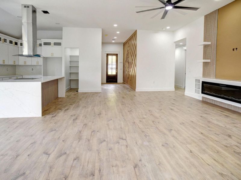 Spacious, unfurnished interior of a new home in , Bastrop (Image 14).
