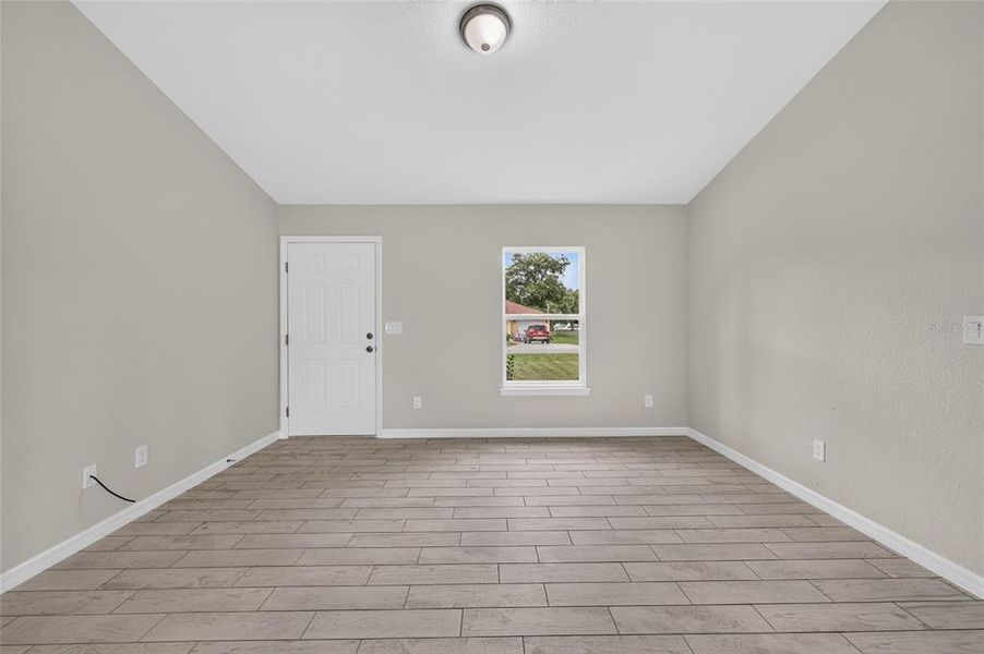 Spacious, unfurnished interior of a new home in , Ocala (Image 23).