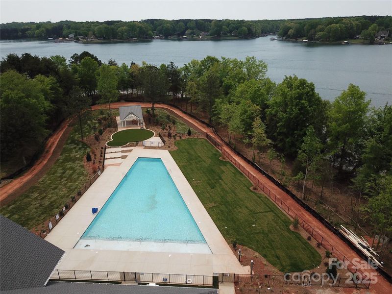 Image 35 of a home in Lakeside Pointe.