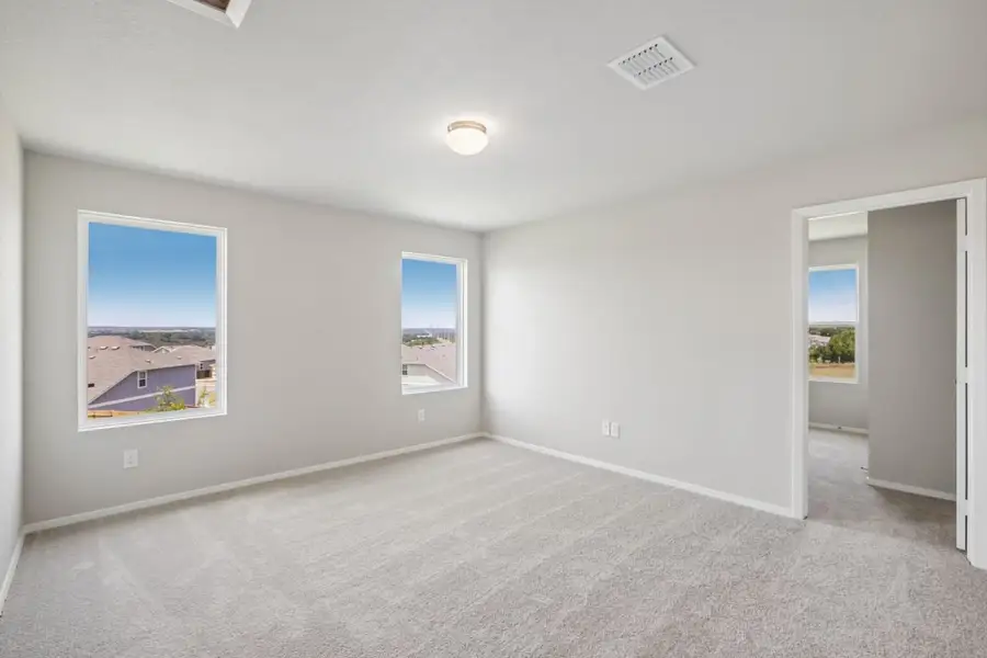 Spacious, unfurnished interior of a new home in Cloverleaf, Austin (Image 23).