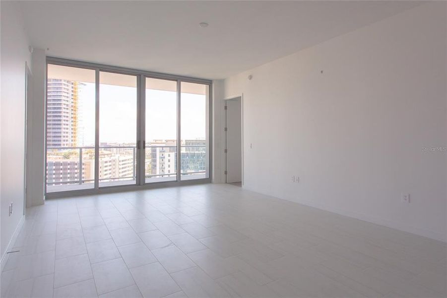 Spacious, unfurnished interior of a new home in , St. Petersburg (Image 16).