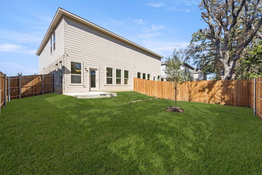 Exterior details and patio area of a home in Eagle Cove, Denton (Image 4).