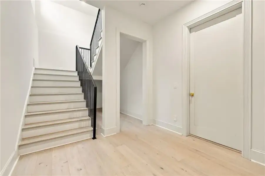 Spacious, unfurnished interior of a new home in , Sandy Springs (Image 57).