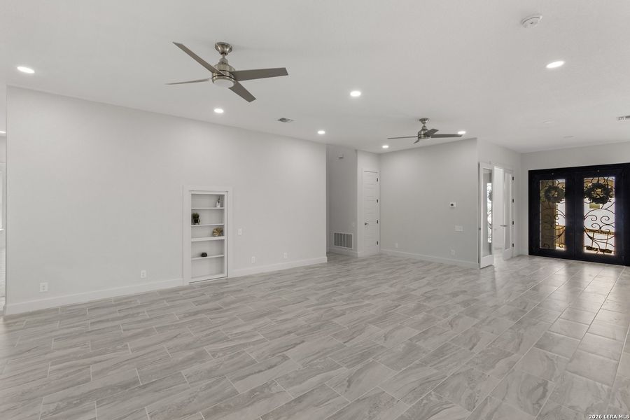Spacious, unfurnished interior of a new home in , San Antonio (Image 32).