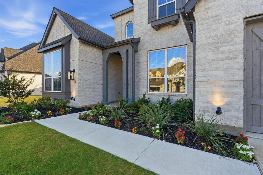 Exterior details and patio area of a home in Sonoma Verde, McLendon-Chisholm (Image 4).