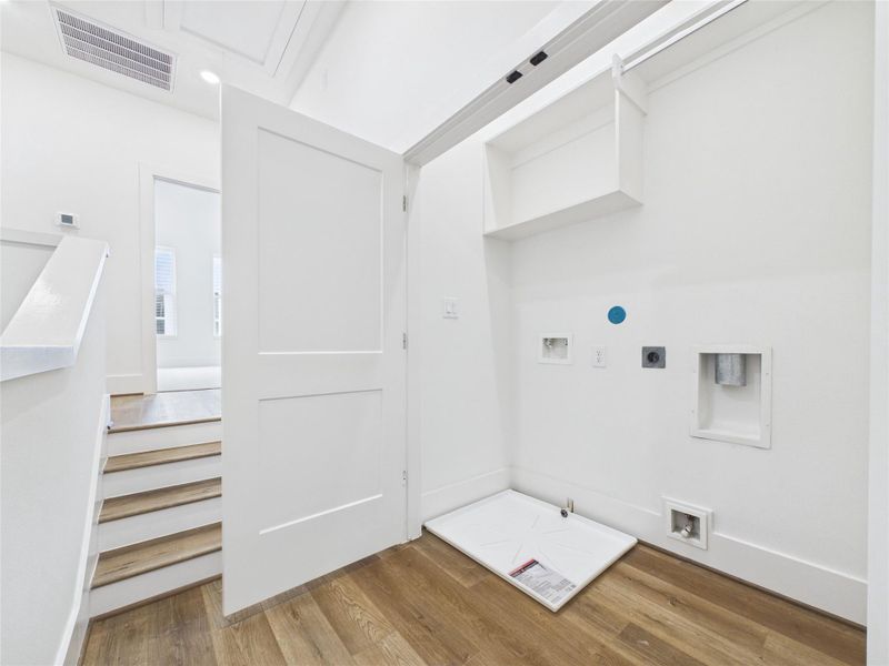 Spacious, unfurnished interior of a new home in , Houston (Image 28).