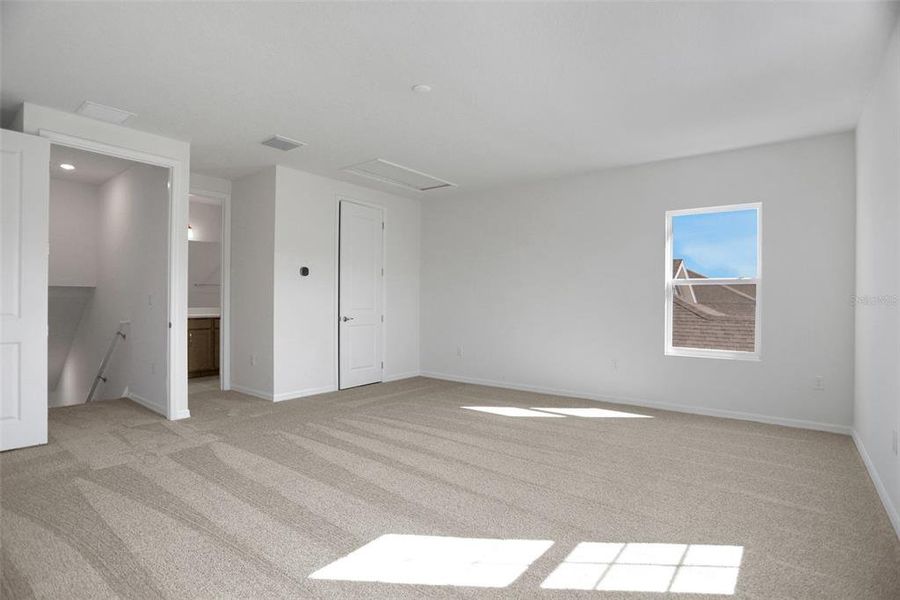 Spacious, unfurnished interior of a new home in Angeline, Land O' Lakes (Image 32).