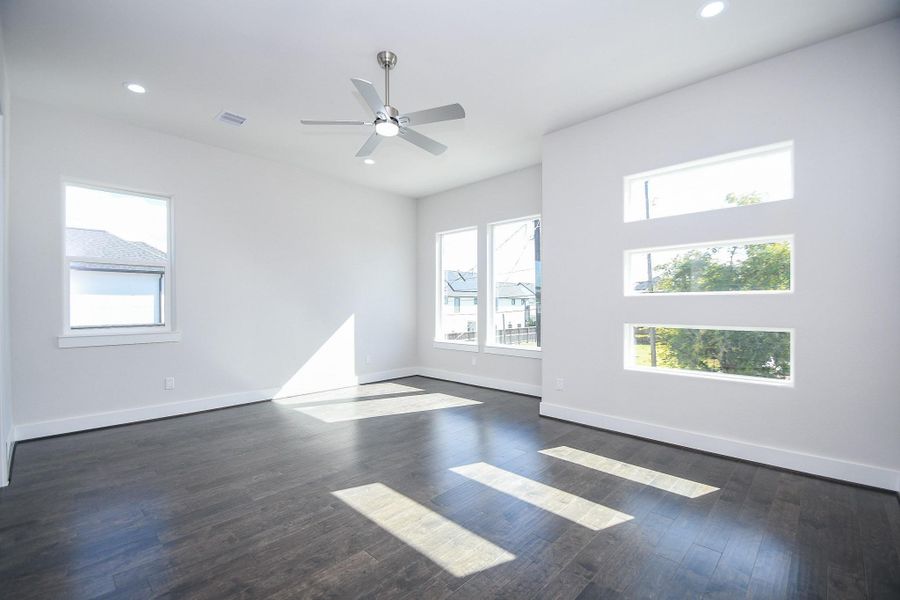 Spacious, unfurnished interior of a new home in , Houston (Image 18).