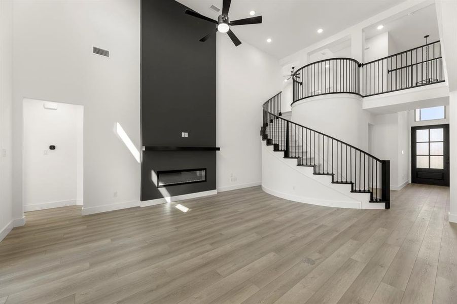 08. 15004 Pizarro - Family (3)