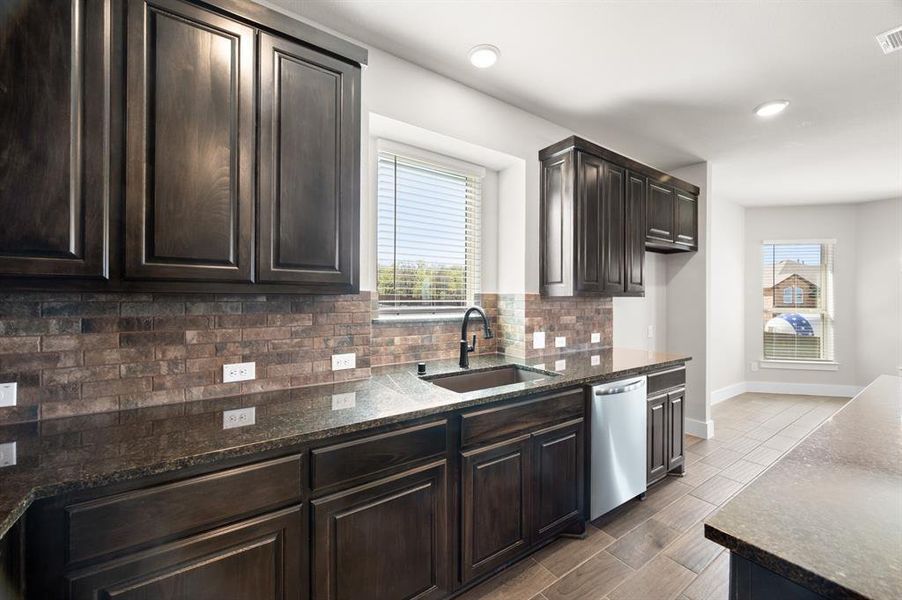 421 Willie- Kitchen-5