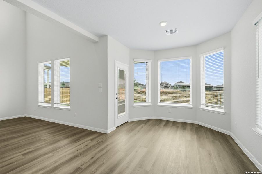 Spacious, unfurnished interior of a new home in Cinco Lakes, San Antonio (Image 21).