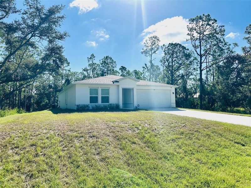 Exterior details and patio area of a home in , Port Charlotte (Image 1).
