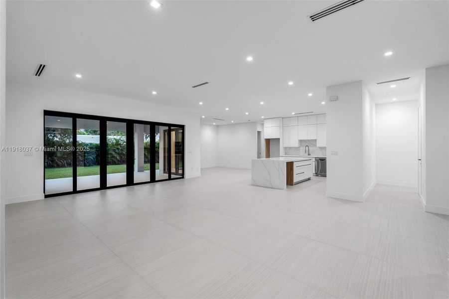 Spacious, unfurnished interior of a new home in , Cutler Bay (Image 65).